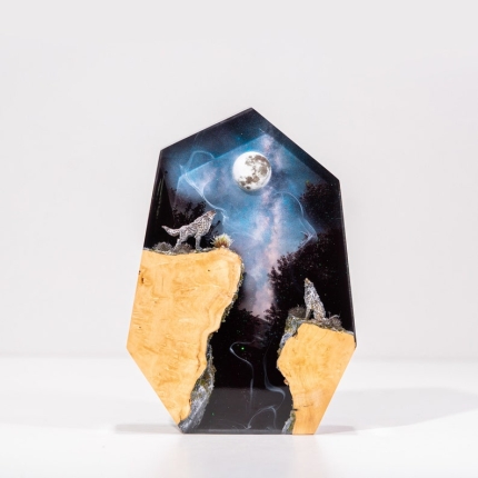 Wolves forest resin lamp front detail - EpoLume