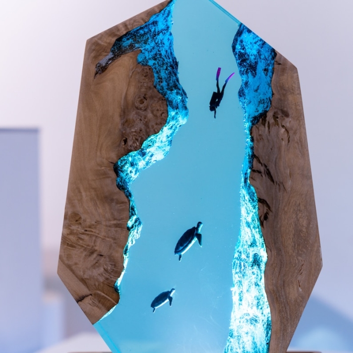 Penguin Diver Resin Night Light detail 2 - EpoLume